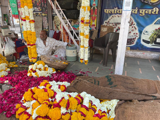Jamil-Bhai-Kallu-Bhai-Flower-and-Chunari-In-Dewas