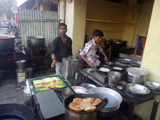 Arti-Puri-Bhojnalaya-In-Neemuch