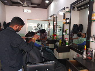 Royal-Hair-Salon-In-Manasa